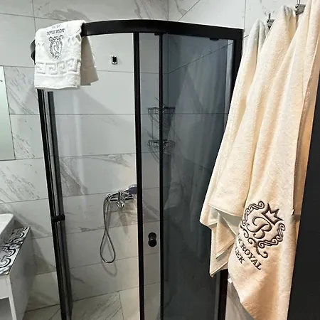 Black Royal 4* بيليك